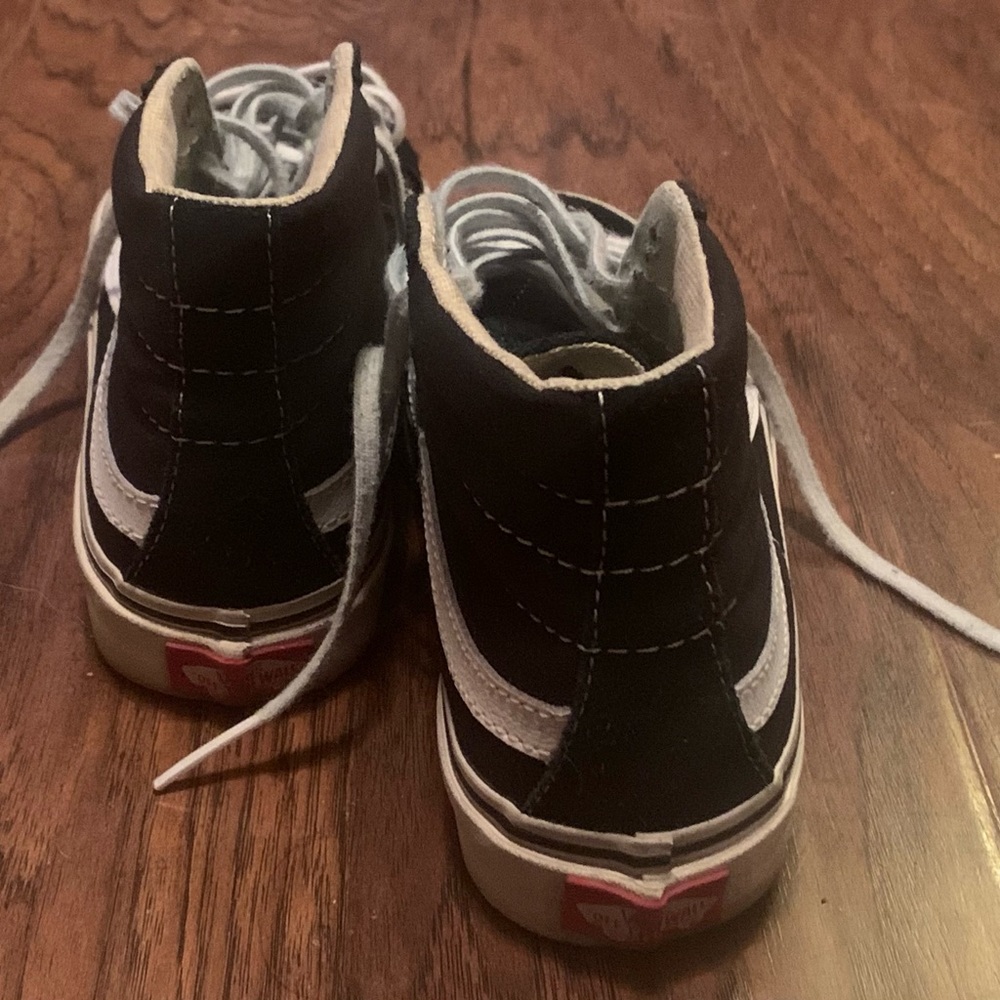 Vans - Picture 3 of 7